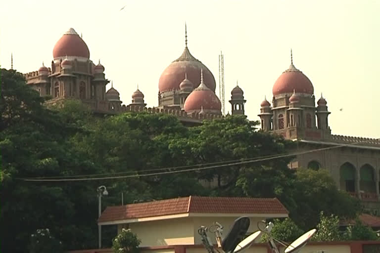 Telanagna High Court outraged at the suspension of ambulances at the border Telanagna High Court Telanagna ambulances അതിർത്തിയിൽ ആംബുലൻസ് സേവനം നിര്‍ത്തി; സര്‍ക്കാറിനെ വിമര്‍ശിച്ച് തെലങ്കാന ഹൈക്കോടതി അതിർത്തിയിൽ ആംബുലൻസ് സേവനം നിര്‍ത്തി സര്‍ക്കാറിനെ വിമര്‍ശിച്ച് തെലങ്കാന ഹൈക്കോടതി തെലങ്കാന ഹൈക്കോടതി