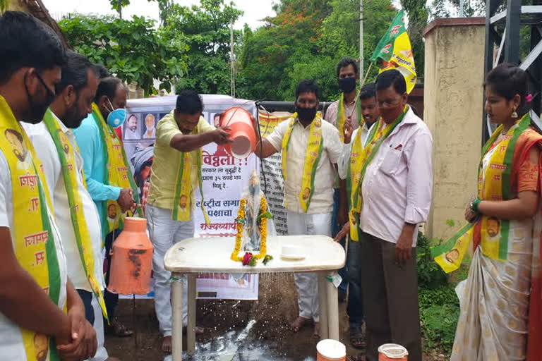 Rsp protest for milk rate madha