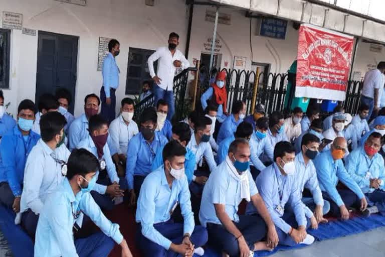 Railway personnel demonstrated against trolley bags in Lucknow