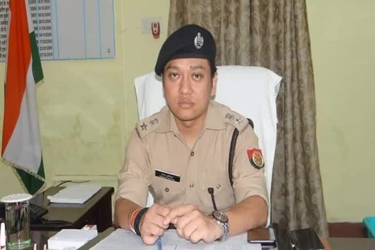 अवैध वसूली कर रहे पुलिस वालों के खिलाफ एसपी की कार्रवाई. 