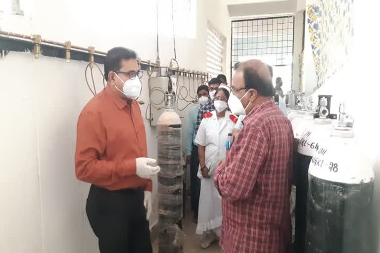 collector sharman inspection in government hospital