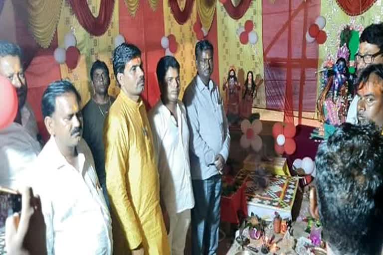 MP Sunil Soren reached Pooja Pandal on occasion of Sri Krishna Janmashtami in dumka