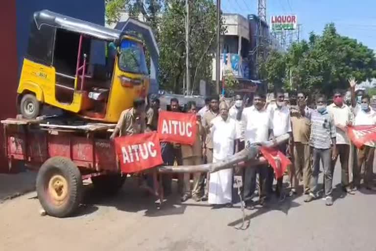 ஒன்றிய அரசைக் கண்டித்து புதுச்சேரியில் ஏஐடியுசி ஆட்டோ தொழிலாளர்கள் 