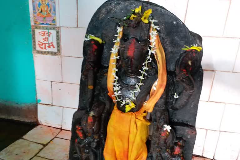 crowd of devotees in manichak shri vishnu surya temple during chhat puja 