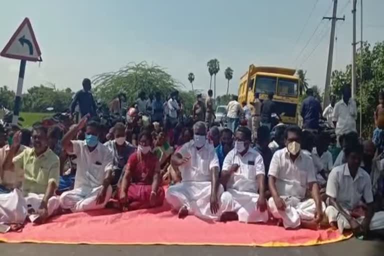 Farmers Protest For Waters Issues In Mannargudi