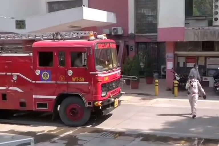 നഗര വികസന മന്ത്രാലയം സ്ഥിതിചെയ്യുന്ന നിർമൽ ഭവനിൽ തീപിടുത്തം.