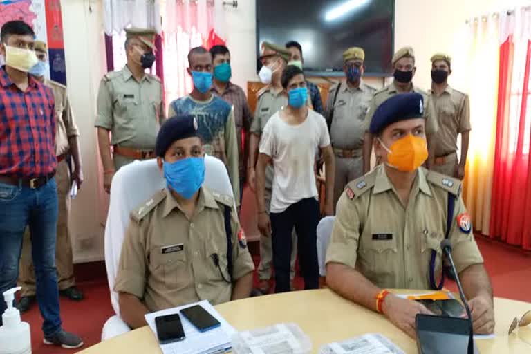 पुलिस की गिरफ्त में चोर