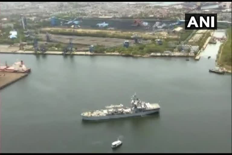 COVID-19: INS Airavat carrying medical supplies from Singapore arrives in Visakhapatnam COVID-19 INS Airavat medical supplies Singapore Visakhapatnam സിംഗപ്പൂരില്‍ നിന്നും മെഡിക്കൽ ഉപകരണങ്ങളുമായി ഐ‌എൻ‌എസ് ഐരാവത്ത് വിശാഖപട്ടണത്ത് സിംഗപ്പൂര്‍ മെഡിക്കൽ ഉപകരണങ്ങള്‍ ഐ‌എൻ‌എസ് ഐരാവത് വിശാഖപട്ടണം