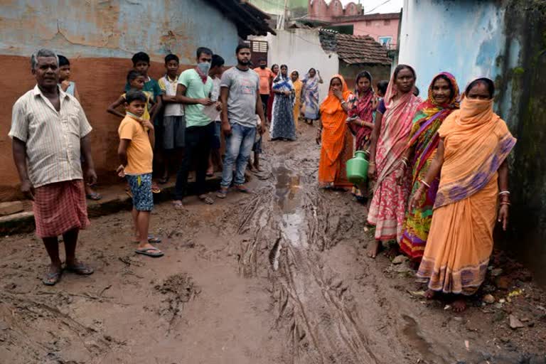 People angry about the shabby road in Seraikela