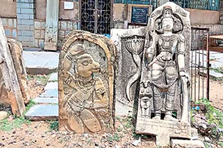 Thousands of sculptures outside the Mylavaram Museum