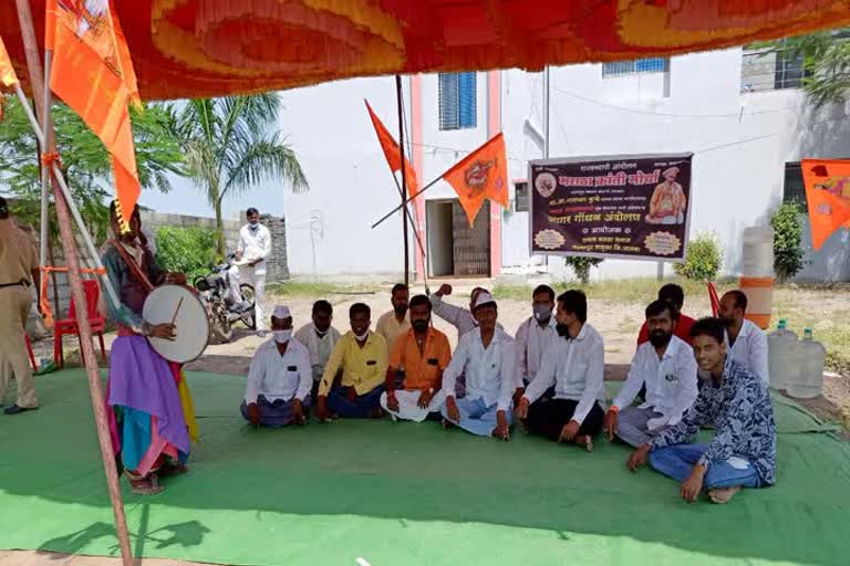 agitation-in-front-of-mla-narayan-kuches-residence-in-badnapur-for-maratha-reservation