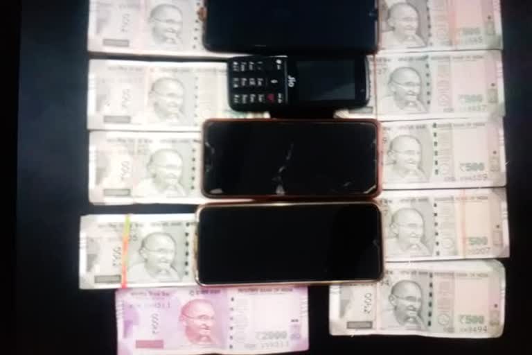 Three accused arrested with robbery money