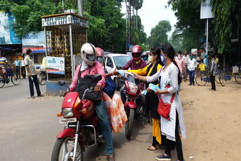 Mask distribution on raksha bandhan day