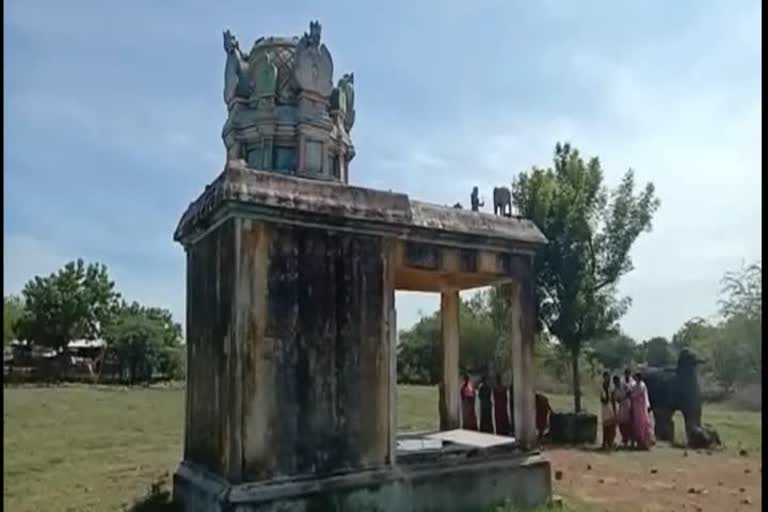 Temple tower torn in two by thunder in Ariyalur