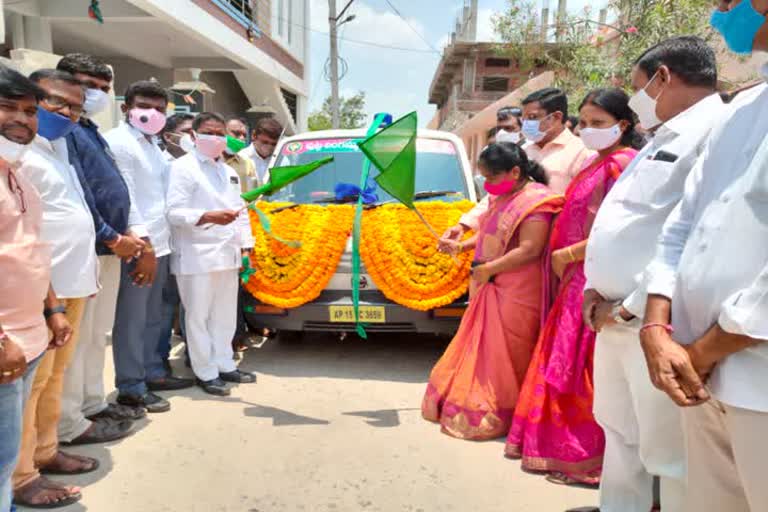  అత్యాధునిక అంబులెన్స్​లను ప్రారంభించిన పుట్టమధు