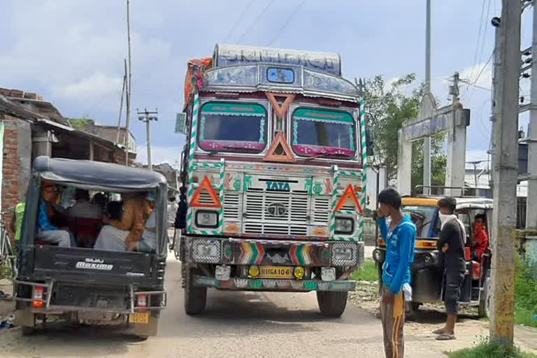 मधुबनी:  552 बोरी गेहूं लदा ट्रक जब्त, जांच में जुटे अधिकारी