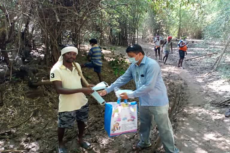 कोर्ला गावातील रस्ता 