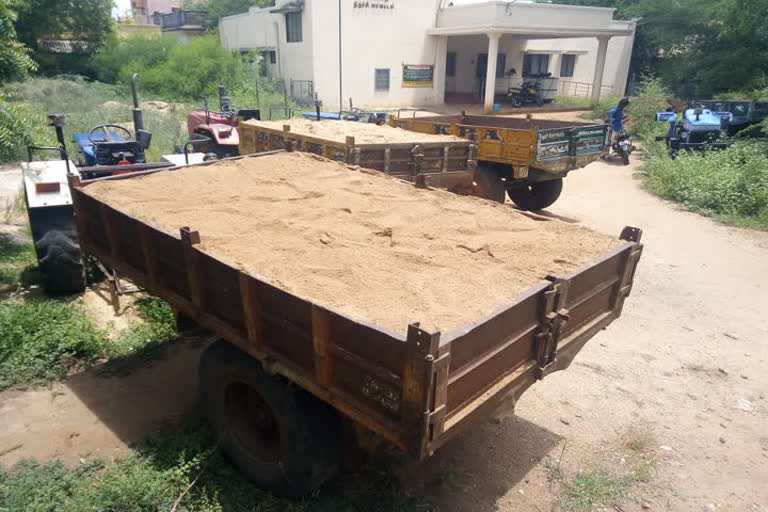 Trichy Sand theft that continues at night time