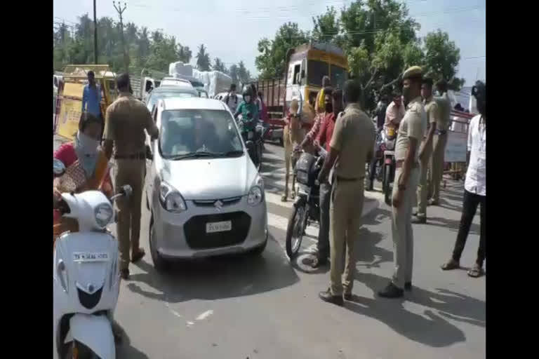 கருங்கல்பாளையம் சோதனைச்சாவடியில் 2ஆவது நாளாக திருப்பி அனுப்பப்படும் வெளி மாவட்டத்தினர்!