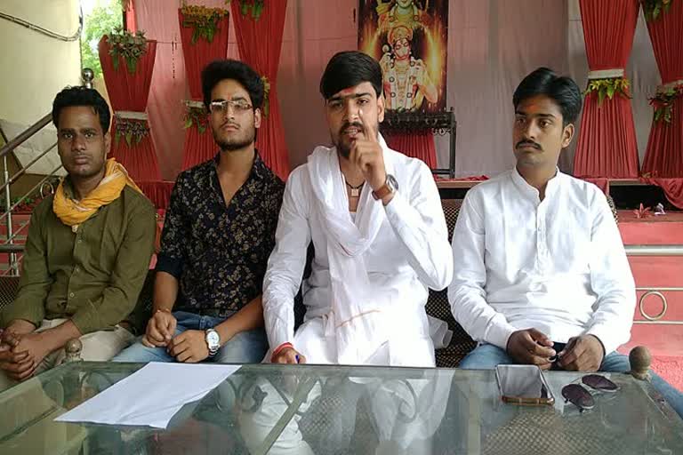 students during press confrence