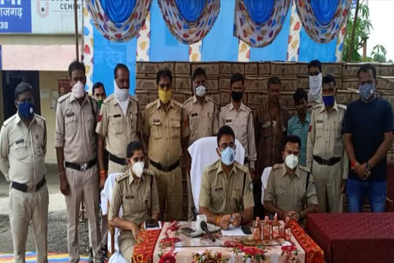 2-accused-arrested-with-600-box-illicit-liquor-in-rajgarh