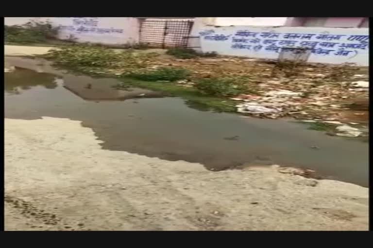 Roads were overflowing due to the rain of Chand Ghanto