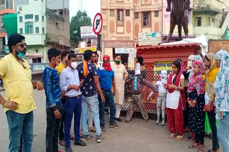 Yogi yuva vahini protest against Maharashtra government in a support of kangana ranaut