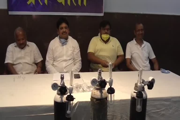 Free oxygen cylinder to the people of Dhanbad