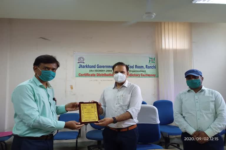 Jharkhand Tool Room distributed 500 medical plants