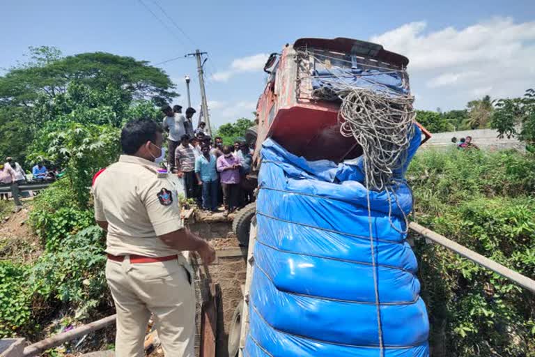 lorry felldown