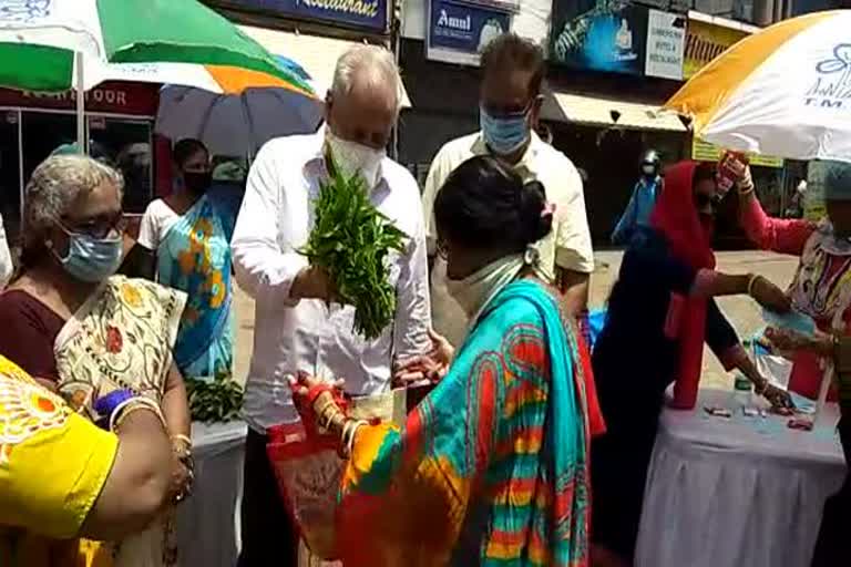 Free vegetable market for distressed people