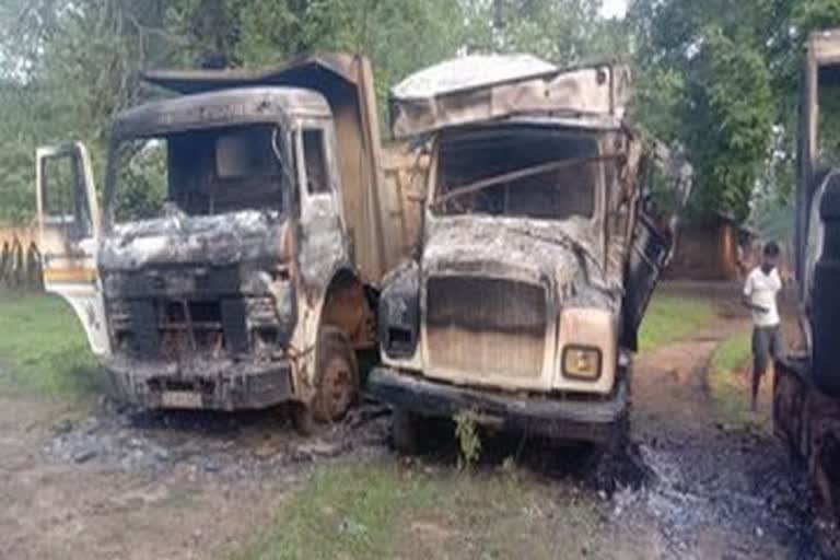 Naxal ablaze six vehicles on road construction