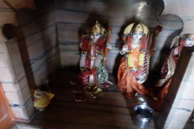 Theft in temple in sultanpur