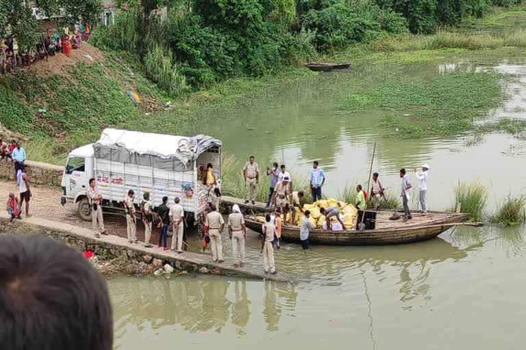 लखीसराय: शाम्हो दियारा से भारी मात्रा में शराब बरामद, तस्कर फरार