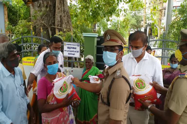 தூத்துக்குடி மாவட்ட காவல்துறையினர்