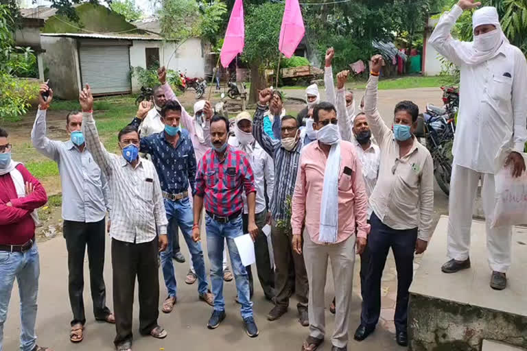 farmers reached to tehsildar office