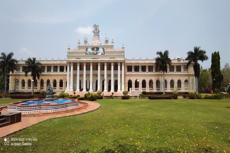  Free admission in mysore vv  for distressed students from Corona 