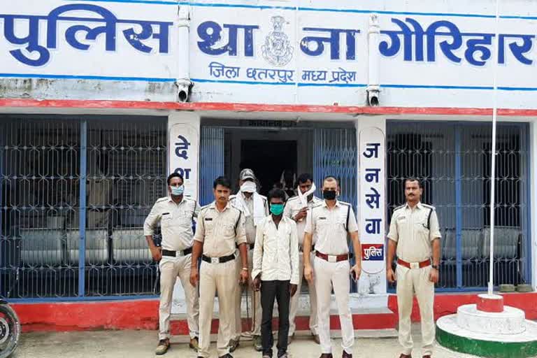 कई संगीन अपराधों में फरार आरोपी को पुलिस ने किया गिरफ्तार