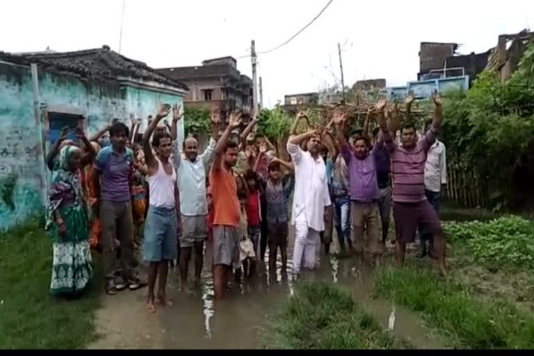 villagers upset due to water logging and protest by blocking road in motihari