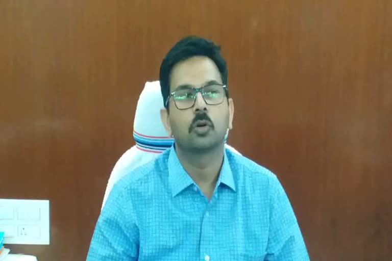 Hazaribag Deputy Commissioner Bhuvnesh Pratap Singh injured