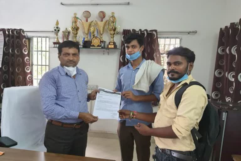 ABVP submitted a memorandum to the Principal of Sindri College