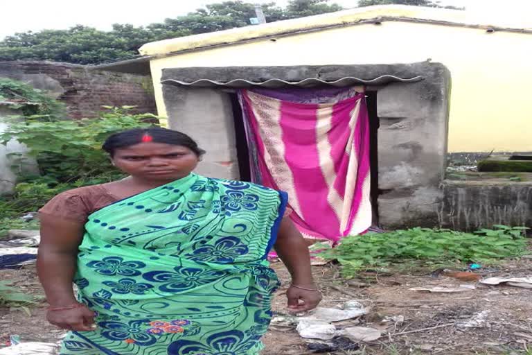 People upset due to irregularity in toilet construction at hazaribag