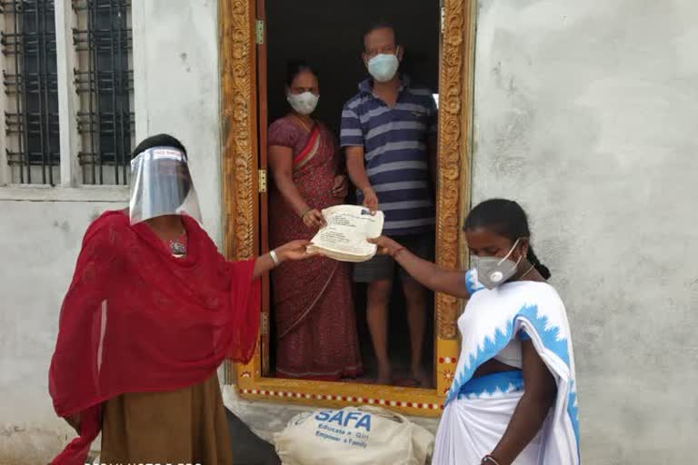 aruna kongari distributed medical kits and daily commoditis to corona victims