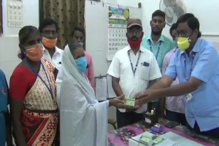 Smart cards given for senior citizens in Tiruvannamalai