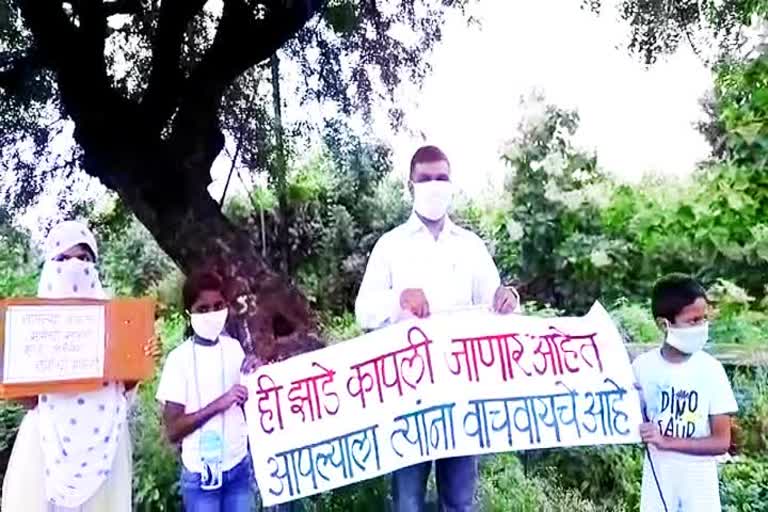 Tree protection message in Gandhigiri way at Wardha on Independence Day