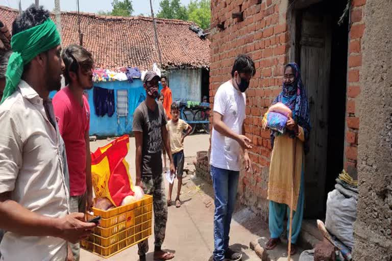 social worker distributed ration and sari to the poor in dhanbad