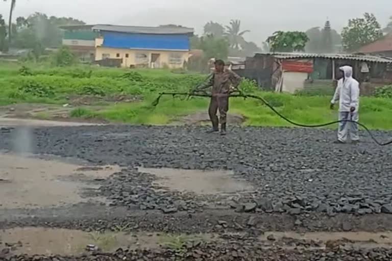 Pen road use of tar in rain