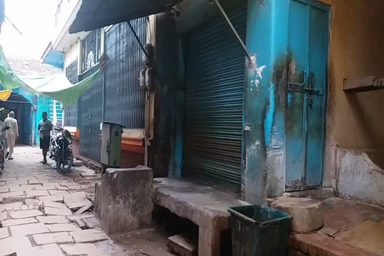 grocery market closed in varanasi