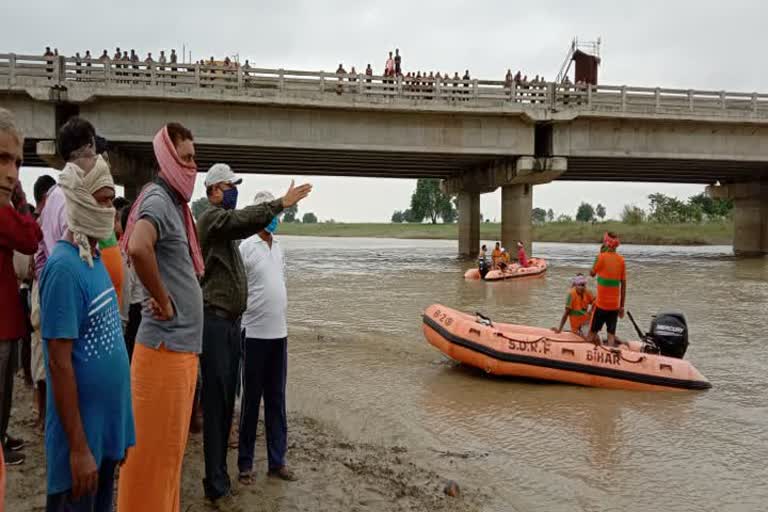 युवती गंगा में डूबी