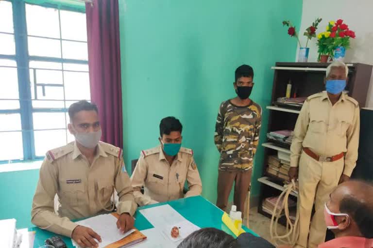 police arrested one accused seeking extortion from policeman in gumla